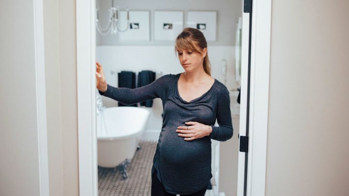 Чому вагітним завжди хочеться в туалет «по-маленькому»?